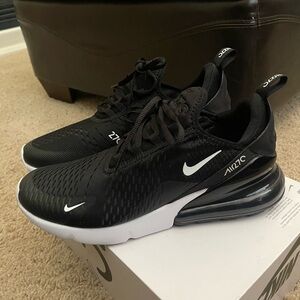 Air Max 270 black & white Mens size 10